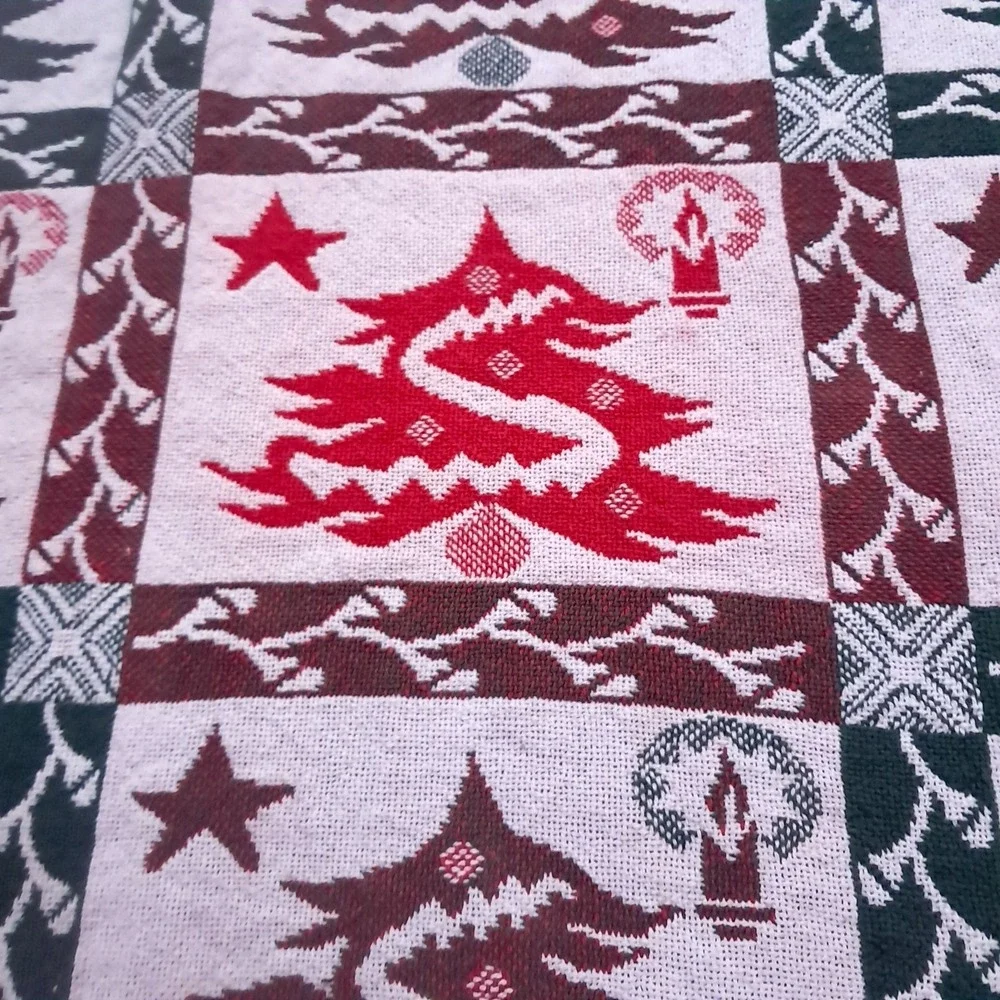 Christmas tree throw blanket tapestry fringed green red white 100% cotton fringe